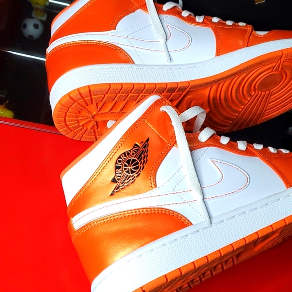 Air Jordan 1 (Metallic Orange) - Picture 7 of 7